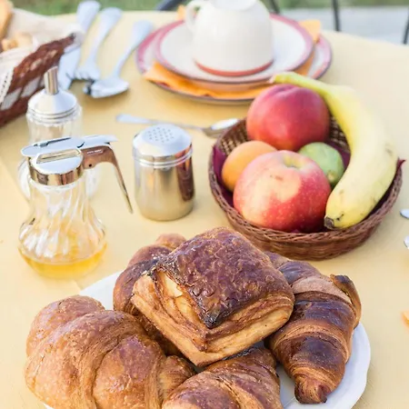 Cascina Bellavista Bed & Breakfast Tigliole