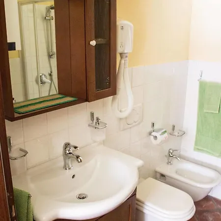 Cascina Bellavista Bed & Breakfast Tigliole